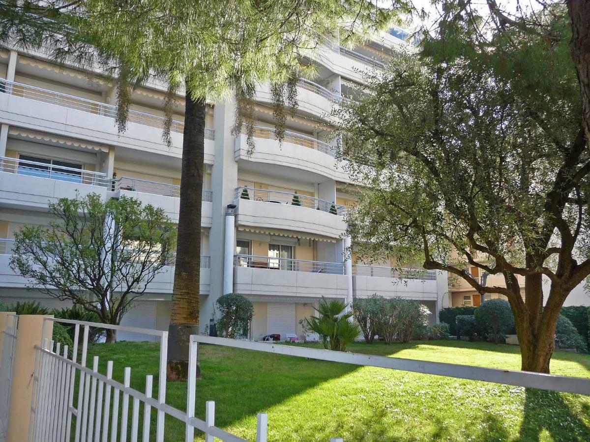 Golden Gates Apartment